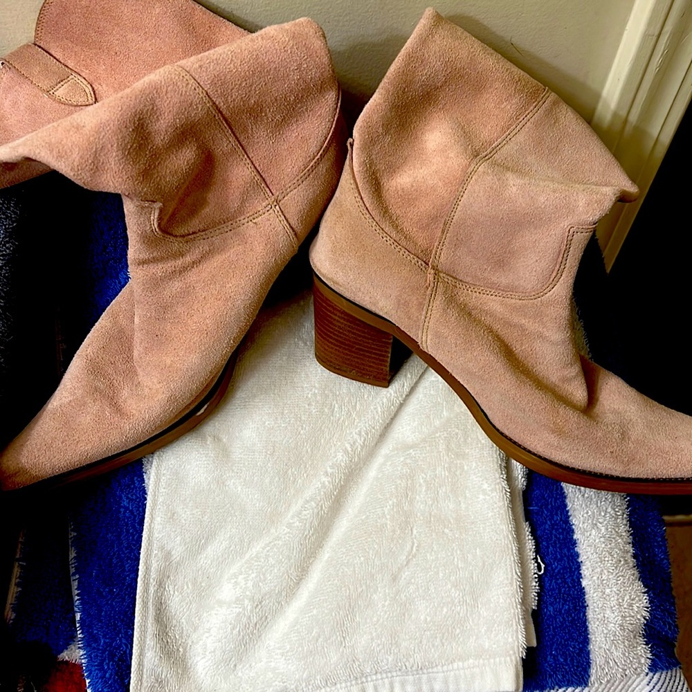 Pink Suede worn Navi’d O Nadia’s! They still have some wear & tear left in ‘em!